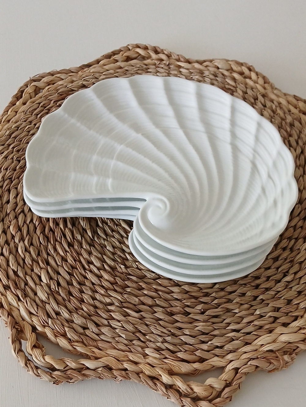 White Ceramic Nautilus Shell Salad Dessert Appetizer Plates 7.5x6" Set of 4